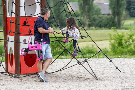 FWRider Super Sport 516521 Kolor: Blue Metallic / Niebieski metaliczny z czarnymi felgami Rowerek biegowy Jeździk 2w1 Ciche koła + Pasek do noszenia dla Rodzica