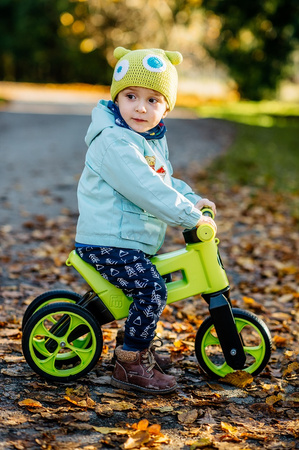 FWRider Super Sport 515760 Kolor: Lime / Limonkowy z zielonymi felgami Rowerek biegowy Jeździk 2w1 Ciche koła + Pasek do noszenia dla Rodzica