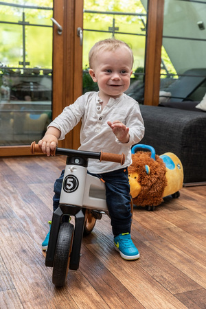 FWRider Super Sport 516491 Kolor: Pink / Różowy z różowymi felgami Rowerek biegowy Jeździk 2w1 Ciche koła + Pasek do noszenia dla Rodzica