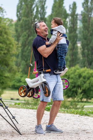 FWRider Super Sport 515746 Kolor: Chilli / Czerwony z czerwonymi felgami Rowerek biegowy Jeździk 2w1 Ciche koła + Pasek do noszenia dla Rodzica